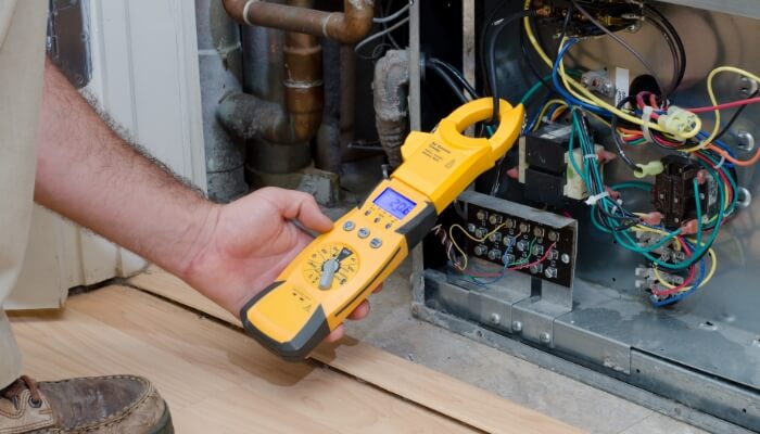 furnace-manometer-checking-gas-pressure